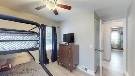 The Canton Kickoff-Game Day Ready in HOF Village Отели в г. Плейн Тауншип