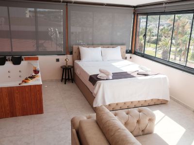 Marina Lora Sığacık