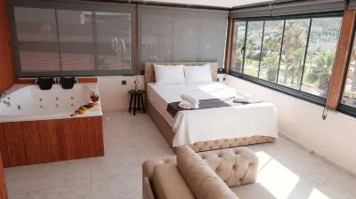 Marina Lora Sığacık