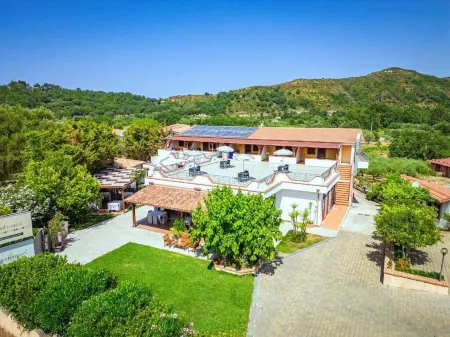 Hotel Cilentiamoci Отели в г. Палинуро