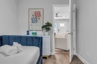 Walk 2 Beach with Towels & Linens, Coffee, BBQ Grill and AC Hotels near John F. Peto Studio Museum