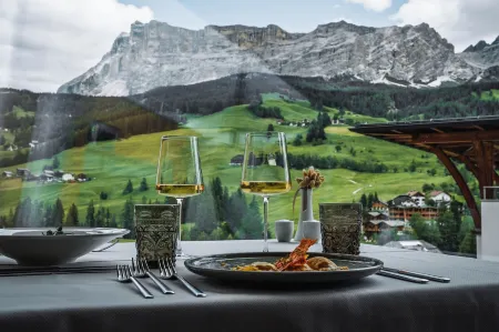 Hotel Ciasa Soleil Отели рядом с достопримечательностью «Ski School Dolomites»