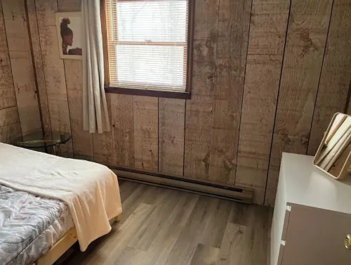 Quiet & Cozy Cabin in the Poconos Mntn w/Lots of Community Amneties Pet-Friendly