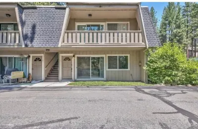 Luxury Family Condo Conveniently Central to skiing in Lake Tahoe