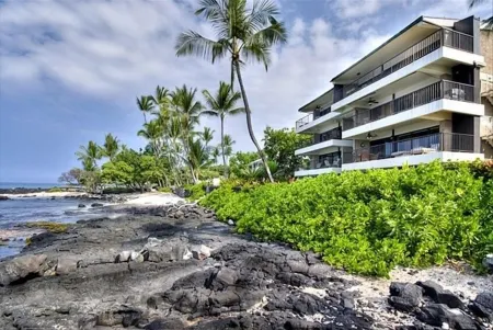 Breathtaking View on Beautiful Sandy Beach Oceanfront Отели в г. Холуалоа