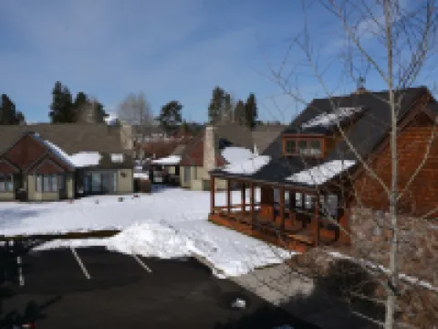 The Three Sisters Walk to Downtown Sisters Hotels in Sisters