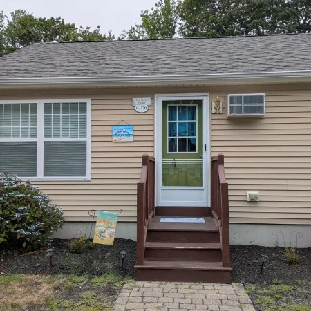 Cute and Comfy Cottage - 1 Mile to Wells Beach & 3 Miles to Ogunquit Beach!