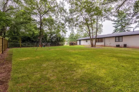 4 Br Sleeps 10 Near Uga & Downtown