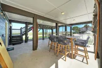 Boujee Pelican by AvantStay Pool Game Room Views