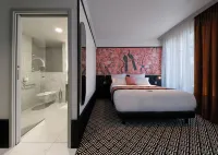 Hotel le Regina Hotels near Musee Crozatier