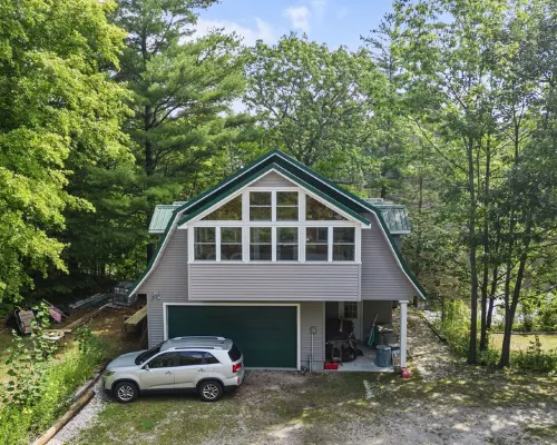 2 BR Lakefront Apartment on Black Lake Hotels in Macomb