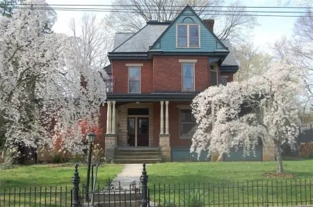 Lovely C.1890 Flat with Garden in Historic Downtown