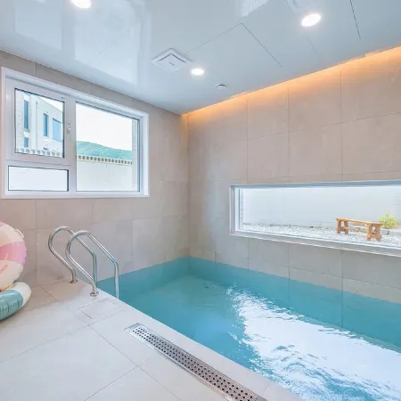 Chuncheon Wolhadam Pool Villa Отели рядом с достопримечательностью «Сад Евхавон»