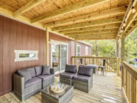 Coco Villa-Hot tub,kayak,paddle,VOLLEYBALL&GAMES! Hotels in Trinity County