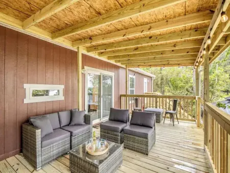 Coco Villa-Hot tub,kayak,paddle,VOLLEYBALL&GAMES! Отели в г. Trinity County