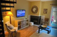 Beautiful downtown Rehoboth Beach townhouse - 3 blocks to the beach/boardwalk.
