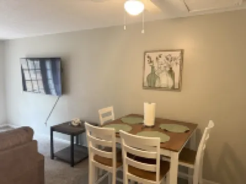 Ft Novosel 9 miles away.  Quiet 2-bedroom Townhouse in Enterprise with WiFi, AC