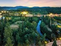 Open Loft in Redmond Core - 92 Walkscore! Hotels in Redmond