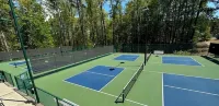 Resort Amenities, Dog Friendly, Keowee Lakefront, 5 Star Clean, Modern Vibe.