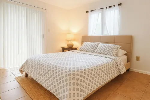 Cozy 1-bedroom condo in terrific Bakersfield with WiFi, AC