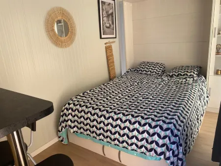 Tiny House de 14m2 Dans Propriété Privée Toute Neuve Dans Riom Отели рядом с достопримечательностью «Сад Отель де Виль»