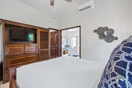 Turtle Villa - ALL INCLUSIVE Luxury One Bed Beachfront Villa with Plunge Pool Отели в г. Surfside