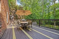 Spacious Buckhead Family Escape + Big Backyard