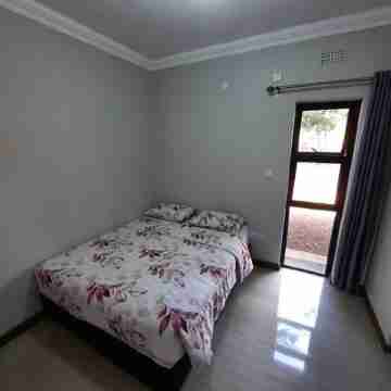 Lovely bungalow with WiFi in Blantyre Rooms
