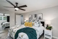 Private fenced in pool home Hotels in Ellenton