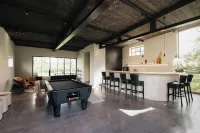 Zalige Schuur! Nieuw Sinds Zomer 2024. Bar, Biljart, Hottub en een Grote Tuin! Hotels in Beveren