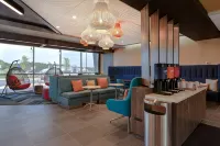 Tru by Hilton Lithia Springs - parking