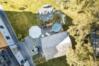 Stylish Apartment for 2 Adults + 2 Kids: Sauna, Whirlpool & Mountain Comfort