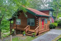 Serene Cabin in the Smokies w/ 2 Decks & Hot Tub! - 3-stjärniga