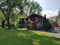 Spacious Hudson Valley retreat. Relax by the fire and enjoy the wildlife.