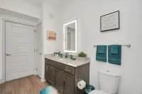 Luxe & Relaxing Gem ~ Pool &Gym~Long stays Welcome