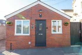 Cosy Central Cardiff Bungalow