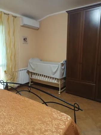 Superb "Tuscan"-style cottage situated on a hill, welcomes families