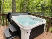 Twilight Trails- 3 bedroom cabin. 6 min away from downtown Eureka Springs!