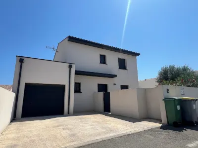 Modern villa with pool near beach and freeway Hôtels à proximité de : Camping Le Bellevue 4 étoiles à Valras Plage avec parc aquatique - Hérault