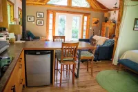 Cozy Forest Cabin in the Beautiful Sayward Valley