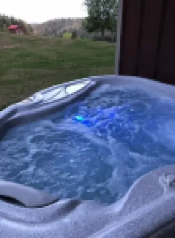 LINVILLE MOUNTAIN BARN LOFT on WEDDING VENUE, Hot Tub, FARM,close to attractions