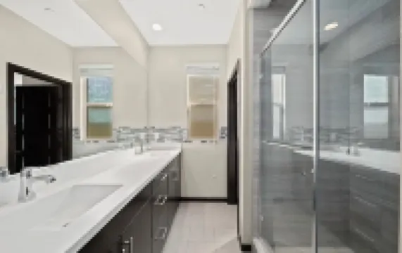 Charming 2-bedroom townhome with AC, WiFi in Great Park Irvine Hotels near Orange County Great Park