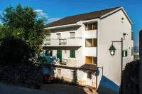 Fonte da Rosa Guest House APT1