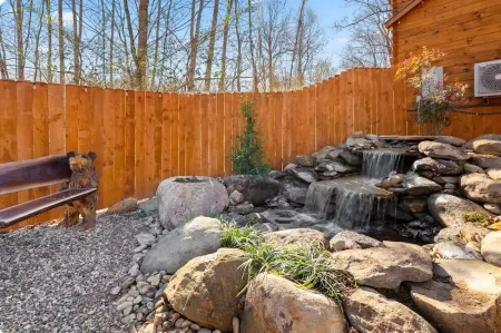 Cabin Apt 20Min to Gatlinburg Across from Ntl Park GameRoom+FirePit+Pet Friendly