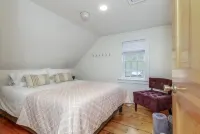 Charming 3-Bedroom House. Walk to Sunapee Harbor and Short Drive to Mt. Sunapee