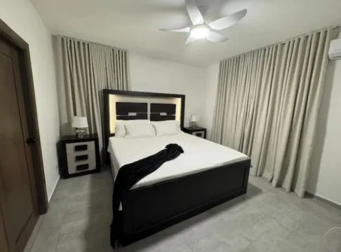 Charming Santiago Haven • A Serene Space in the City • 10 Mins from Sti Airport 聖地亞哥酒店