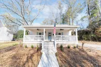 Walk to Downtown Northport/ Porch + Fire Pit