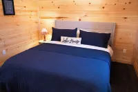 Stockton Lake DAM Cabin with Hot Tub! Less Than 0.25 Miles from the Lake