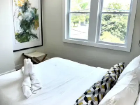 Luxury 3-Bedroom Apartment – Near NYC + NYC Views Nearby Hotels in Edgewater