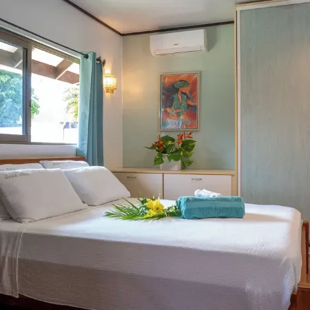 Villa fully equipped, for 8, swimming pool, 4 air-conditioned bedrooms